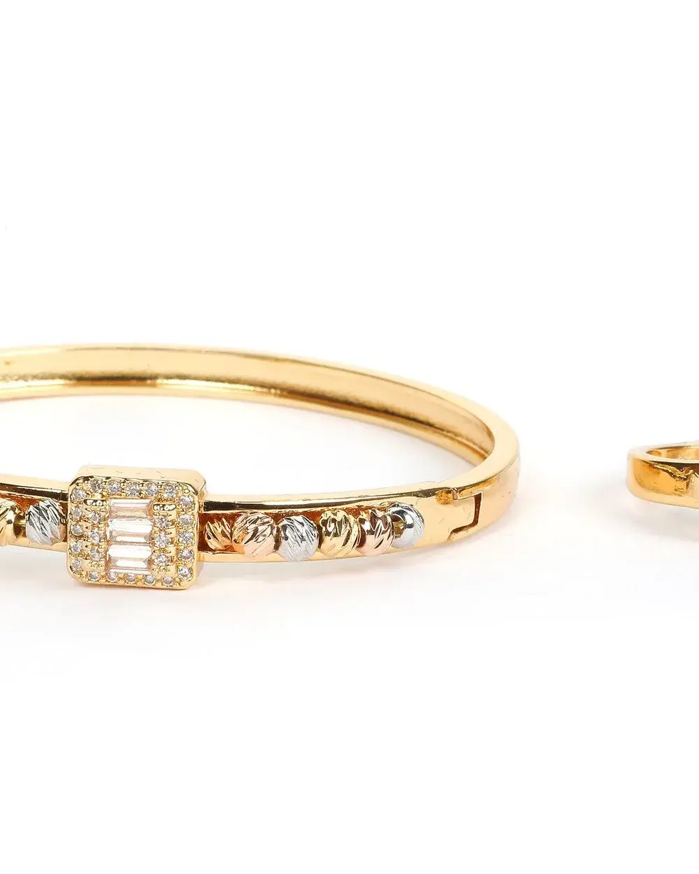 Goldfarbener Armreif mit Strasssteinen und passendem Ring – Schmuckset – Bazin u Güstilk
