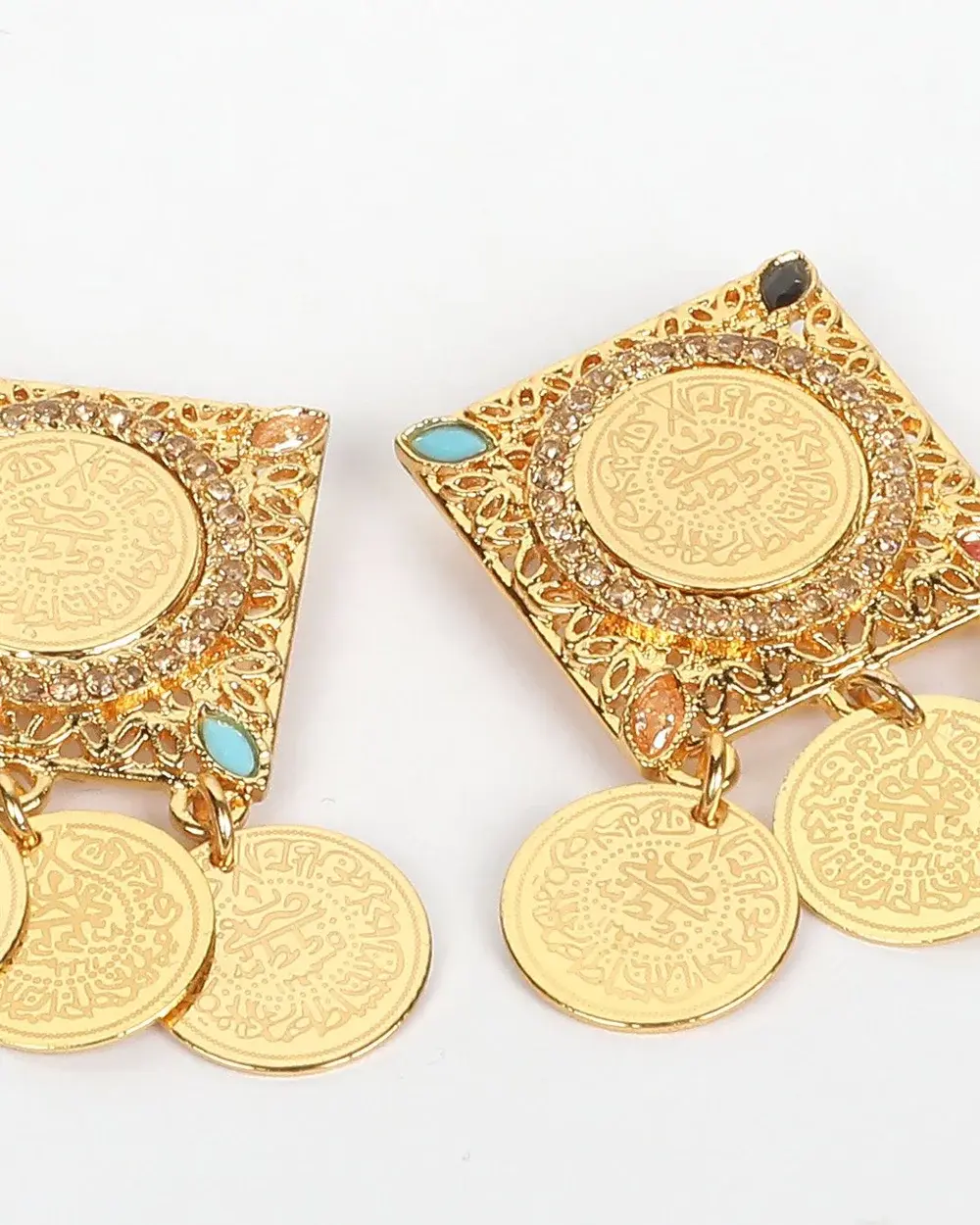 Goldfarbener Ärmelschmuck mit Münzen und bunten Steinen für Kras u Xeftan – Harmony