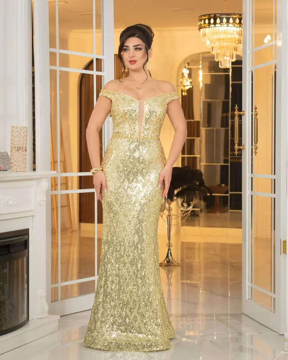 Goldenes Paillettenkleid im Meerjungfrau-Schnitt, Off-Shoulder mit Mesh-Einsatz – Zerav