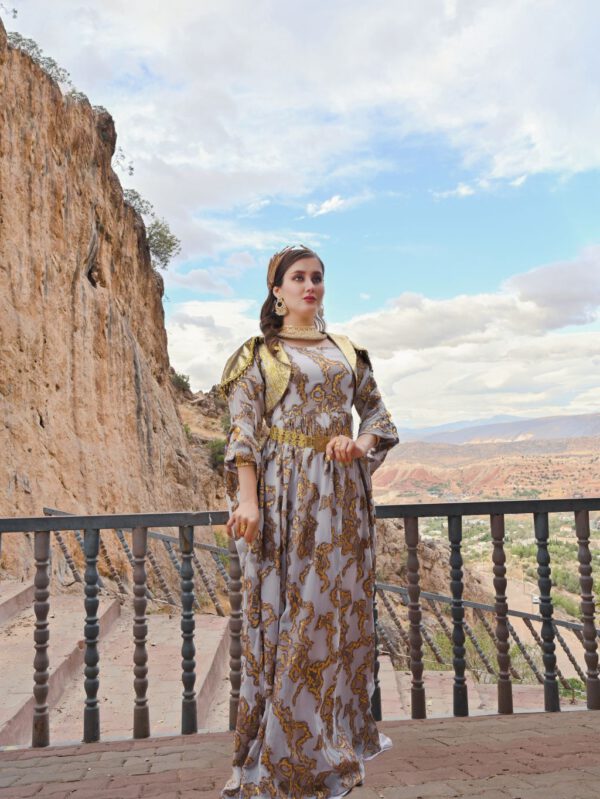Eyşana Elî - Eşqa bê sal u zeman