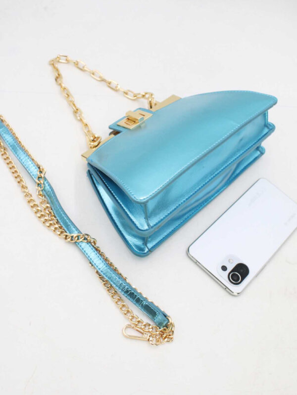 Handtasche - petit sac à bandoulière bleu métallisé brillant – Bild 4